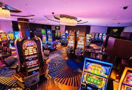 cv55 ပရိုမိုးရှင်း Welcome Bonus နှင့် Cashback ဆုများ မြန်မာ ကစားသမားများ ရယူနေသောပုံ